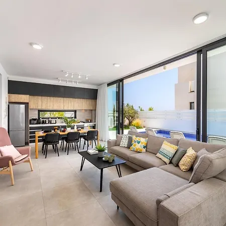 Almaria 16 فيلة بروتاراس