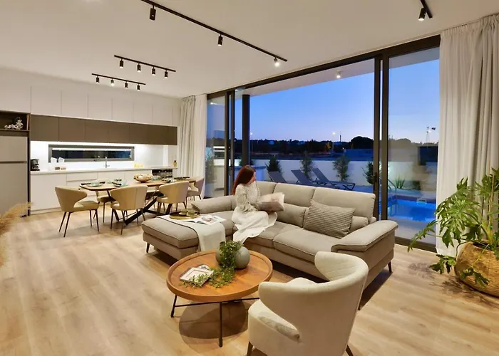 فيلة Almaria 16 بروتاراس