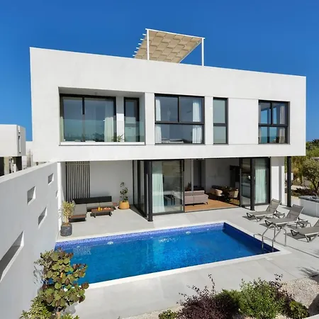 Villa Almaria 16 *