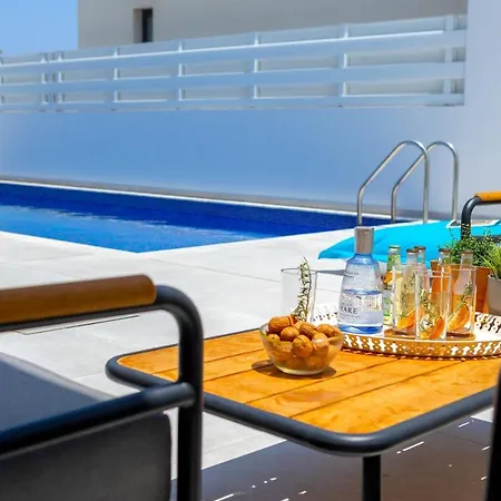 Almaria 16 * Πρωταράς