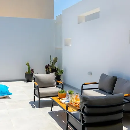 Almaria 16 * Πρωταράς