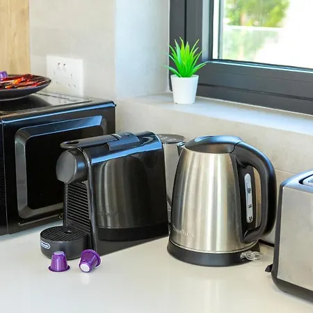 Almaria 16 פרוטאראס