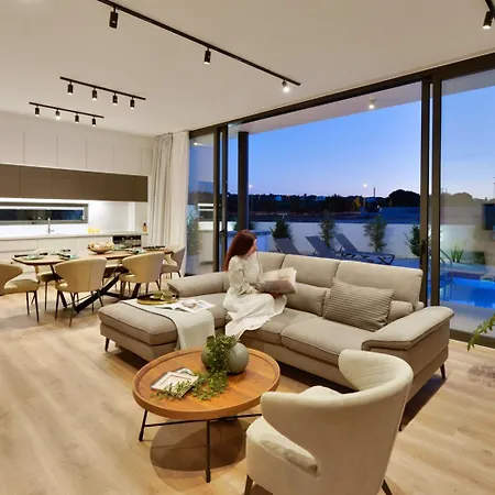 Villa Almaria 16 *